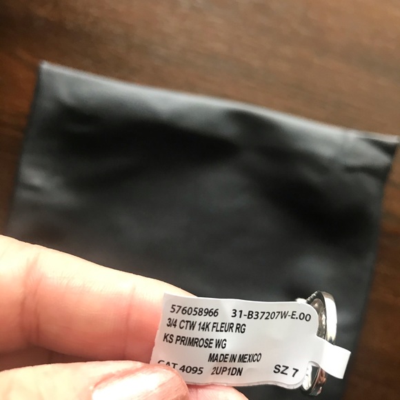 NWT Silver Beautiful Flower Ring - Picture 10 of 12